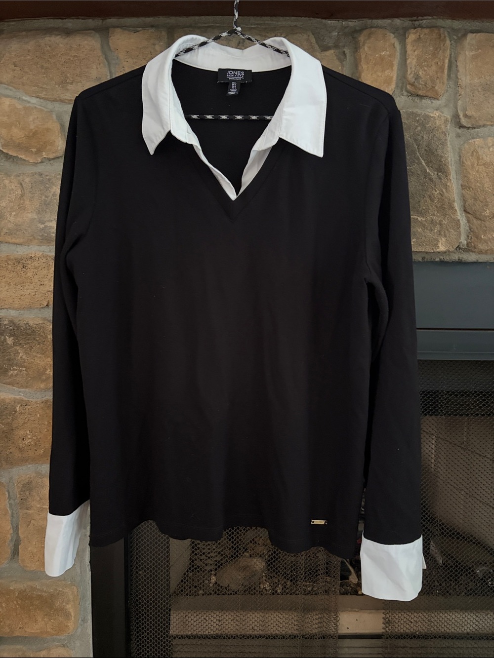 Jones New York V-Neck Shirt